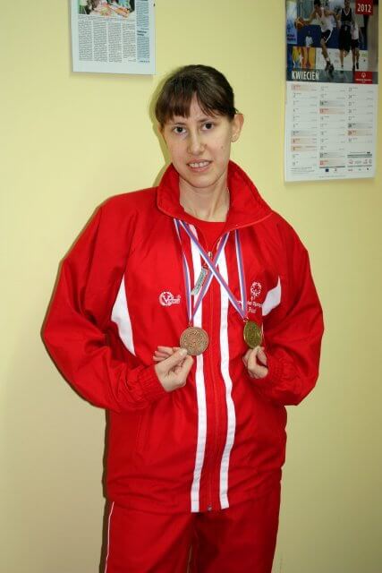 Klaudia Klonowska prezentuje medale