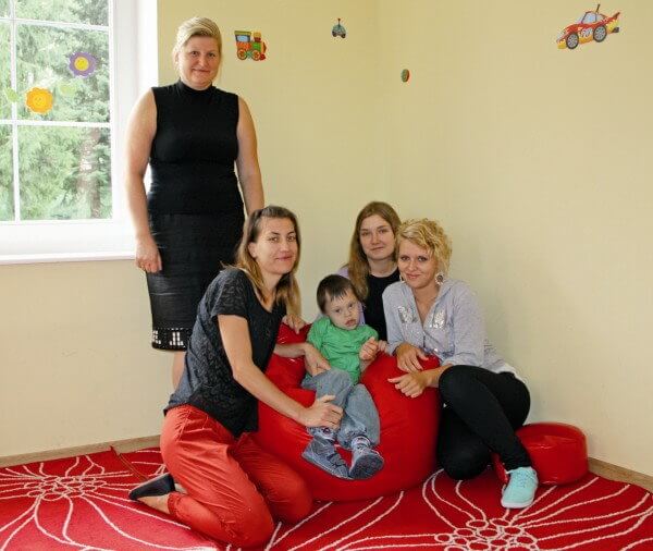 Jolanta Drywień, Paulina Wojciechowska, Małgorzata Sikorska i Monika Kojak z chłopcem