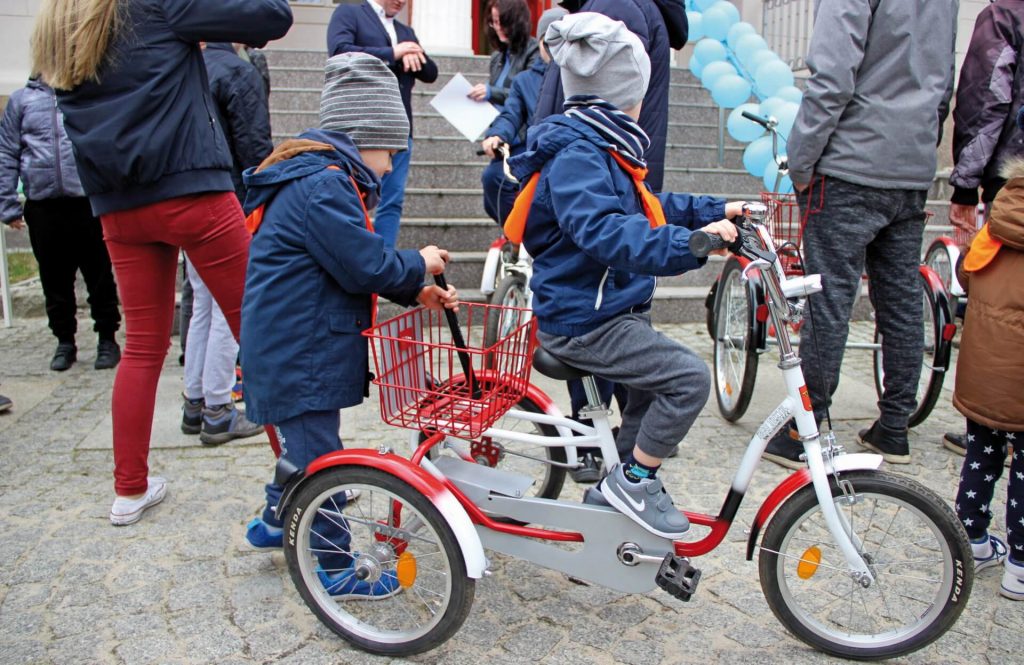 Dzieci na rowerach
