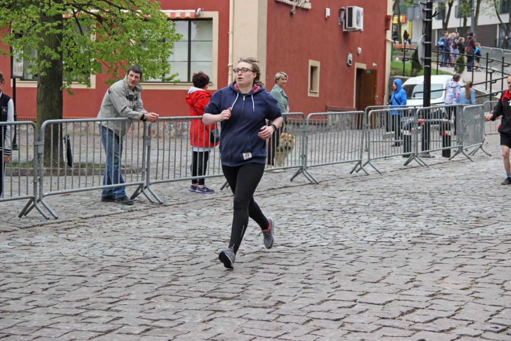 Uczestniczka podczas biegu