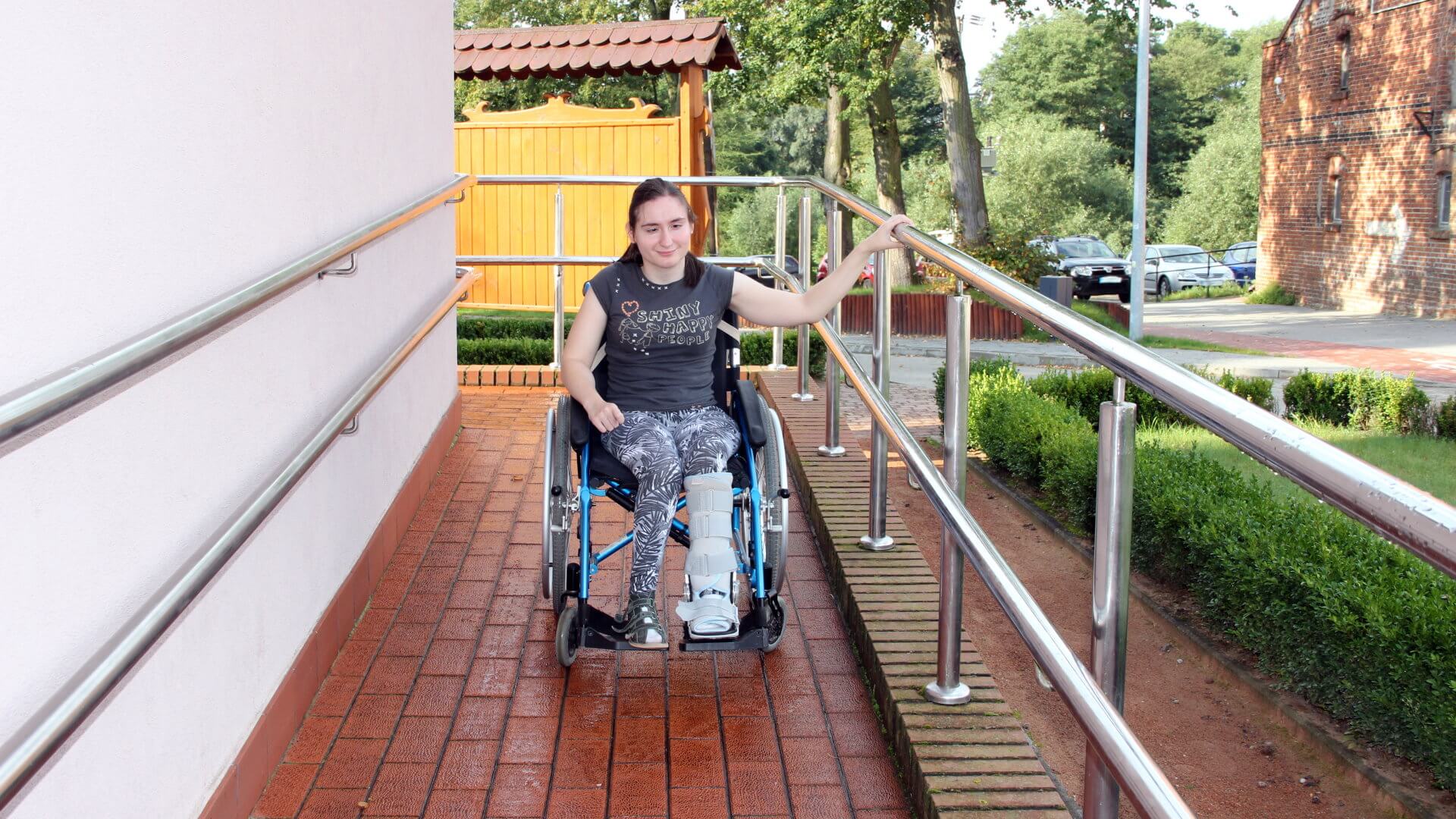 Uczestniczka Warsztatu Terapii Zajęciowej w Kwidzynie na wózku inwalidzkim
