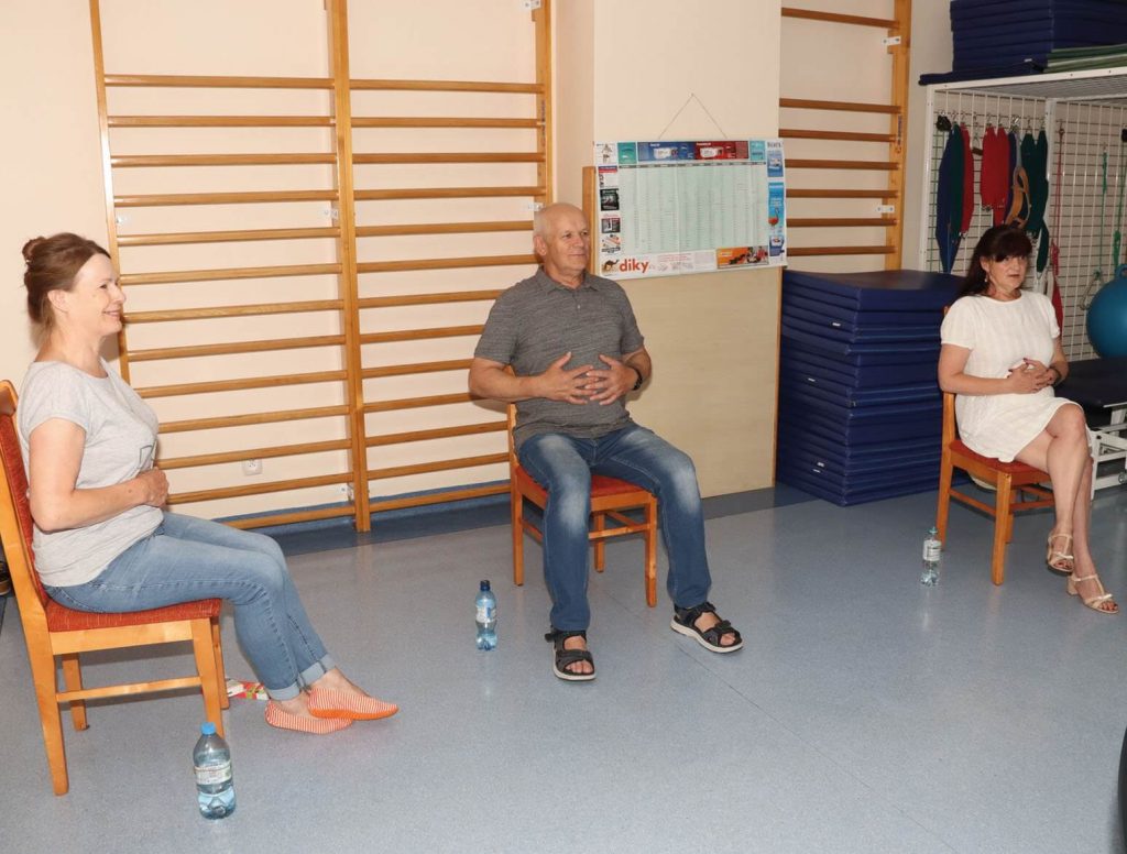 Zajęcia oddechowe w gabinecie kizeryterapii w Warsztacie Terapii Zajęciowej w Kwidzynie